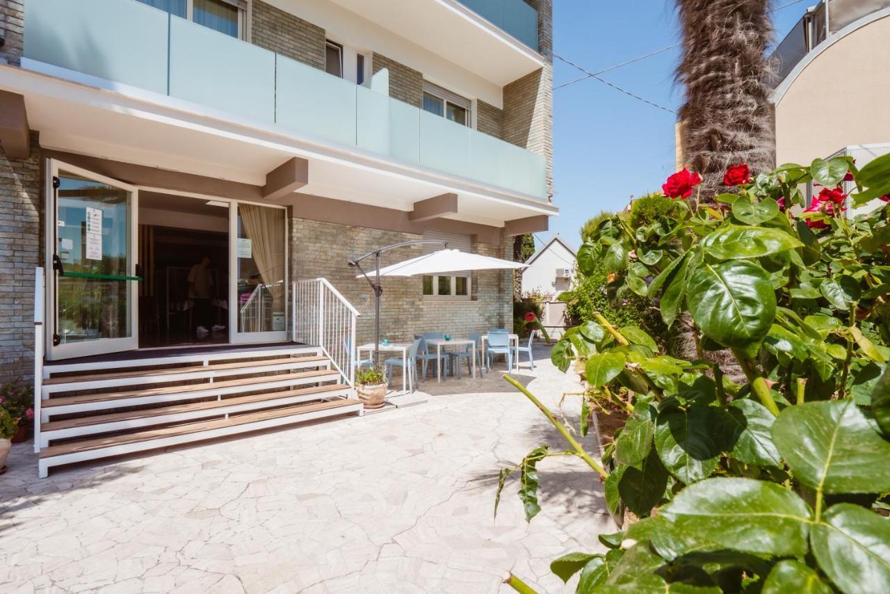 Hotel Villa Del Mare Сенигаллия Экстерьер фото